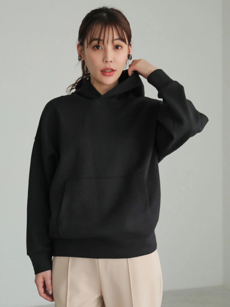 レディース・メンズ】黒パーカーコーデの特徴や着こなし方を徹底解説  